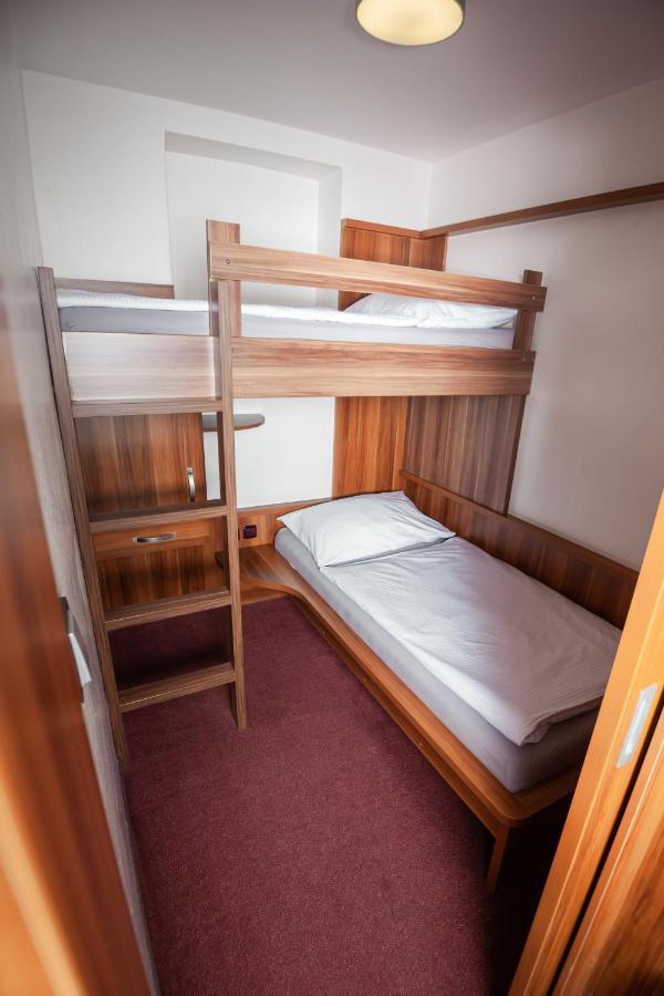 Hotel Kras Йедовнице Екстериор снимка