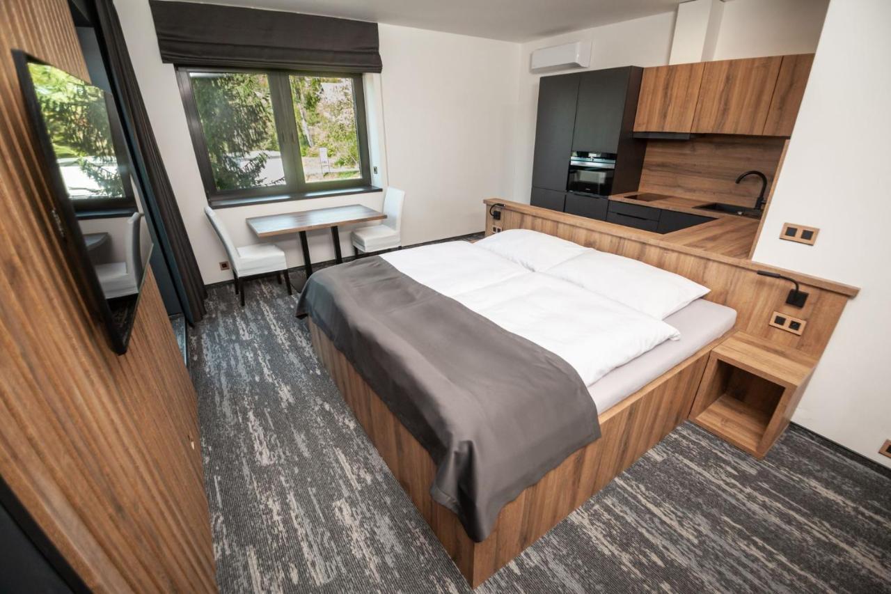 Hotel Kras Йедовнице Екстериор снимка