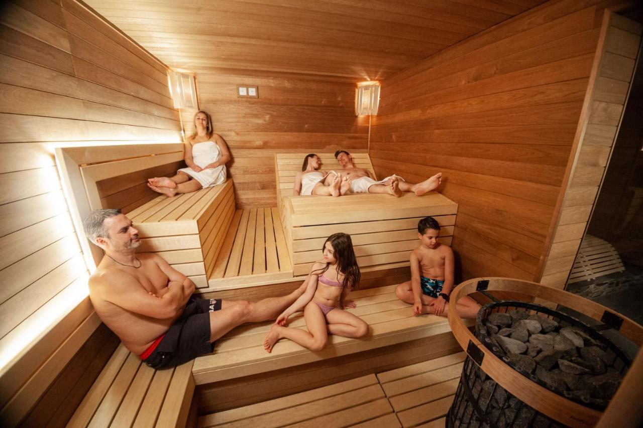 Hotel Kras Йедовнице Екстериор снимка