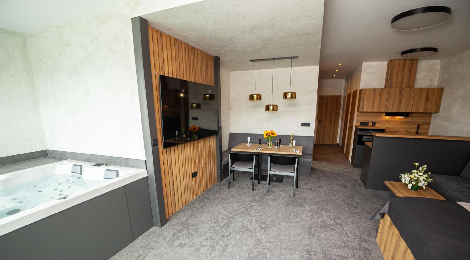 Hotel Kras Йедовнице Екстериор снимка