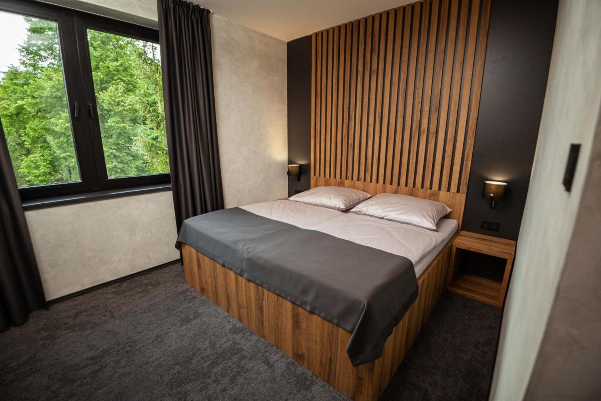 Hotel Kras Йедовнице Екстериор снимка