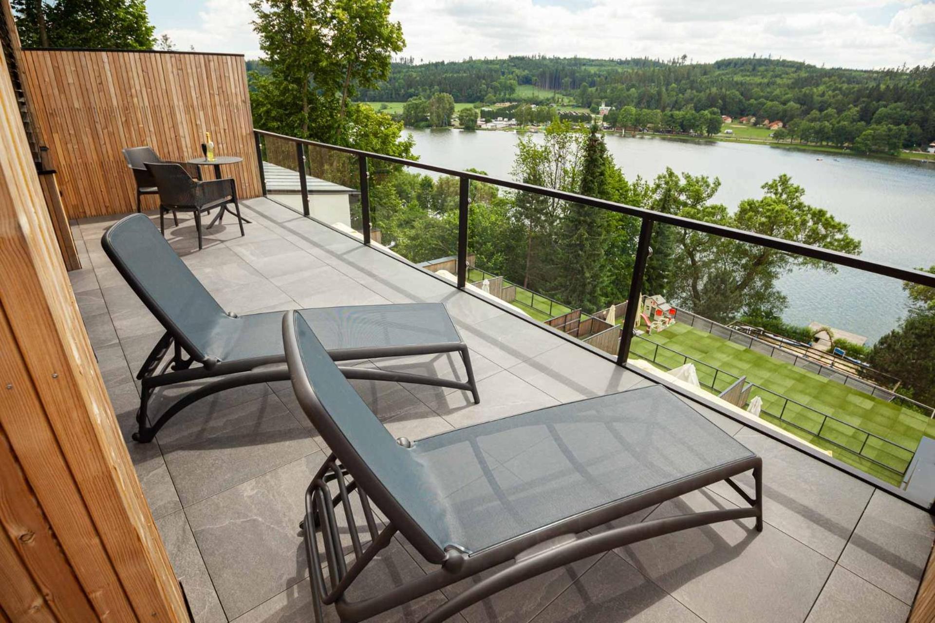Hotel Kras Йедовнице Екстериор снимка