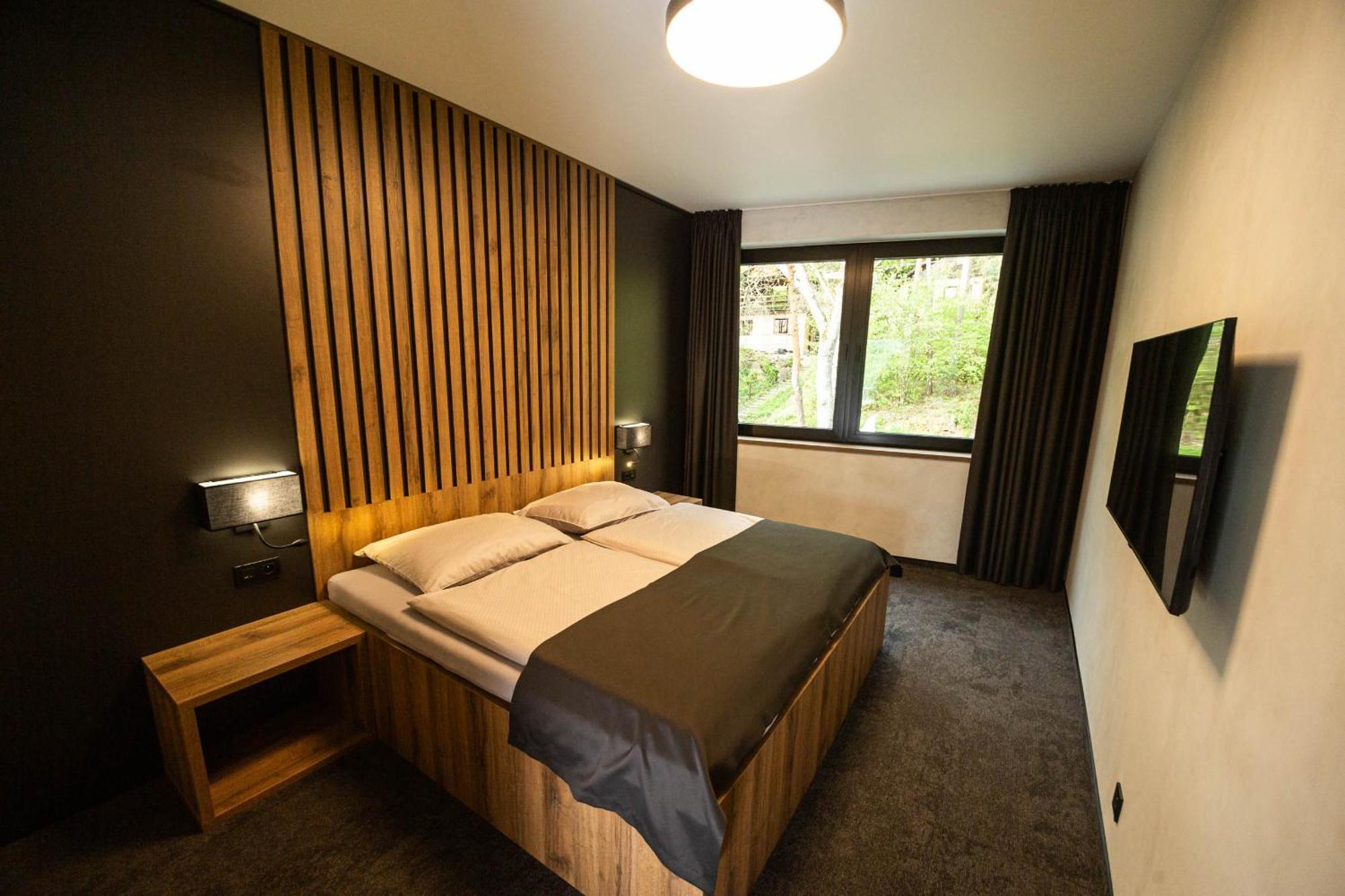 Hotel Kras Йедовнице Екстериор снимка