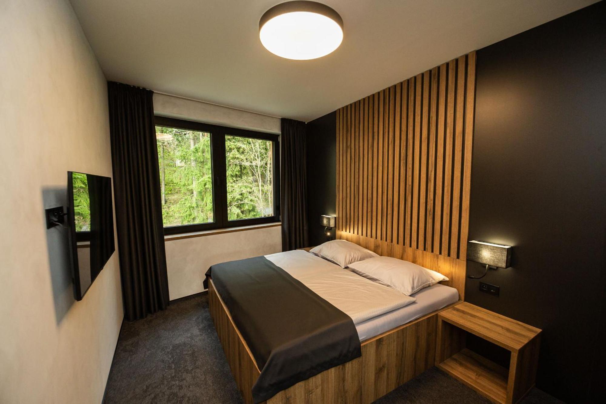 Hotel Kras Йедовнице Екстериор снимка