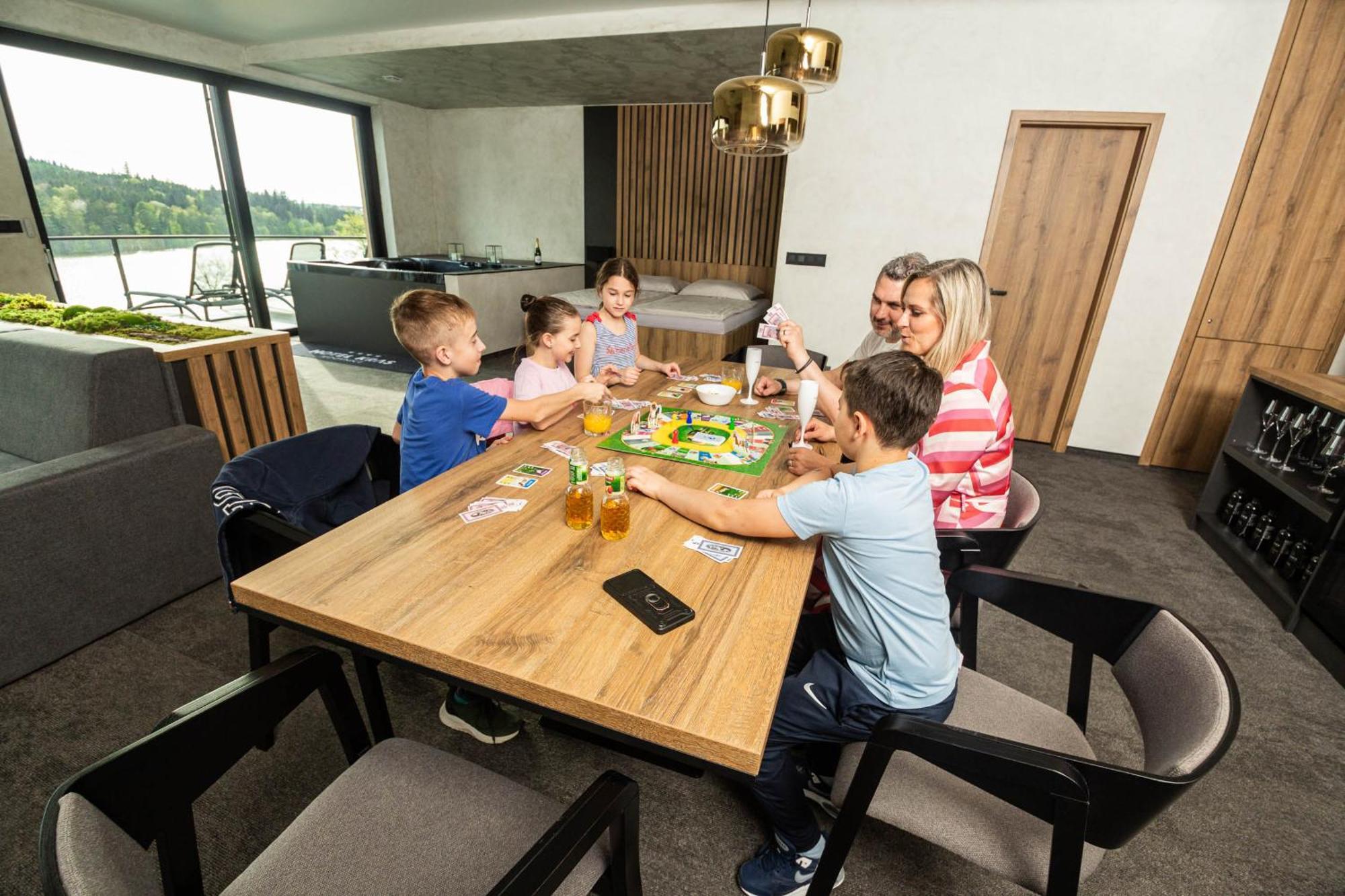 Hotel Kras Йедовнице Екстериор снимка