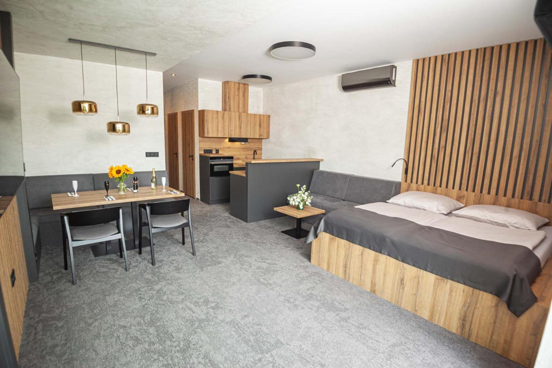 Hotel Kras Йедовнице Екстериор снимка