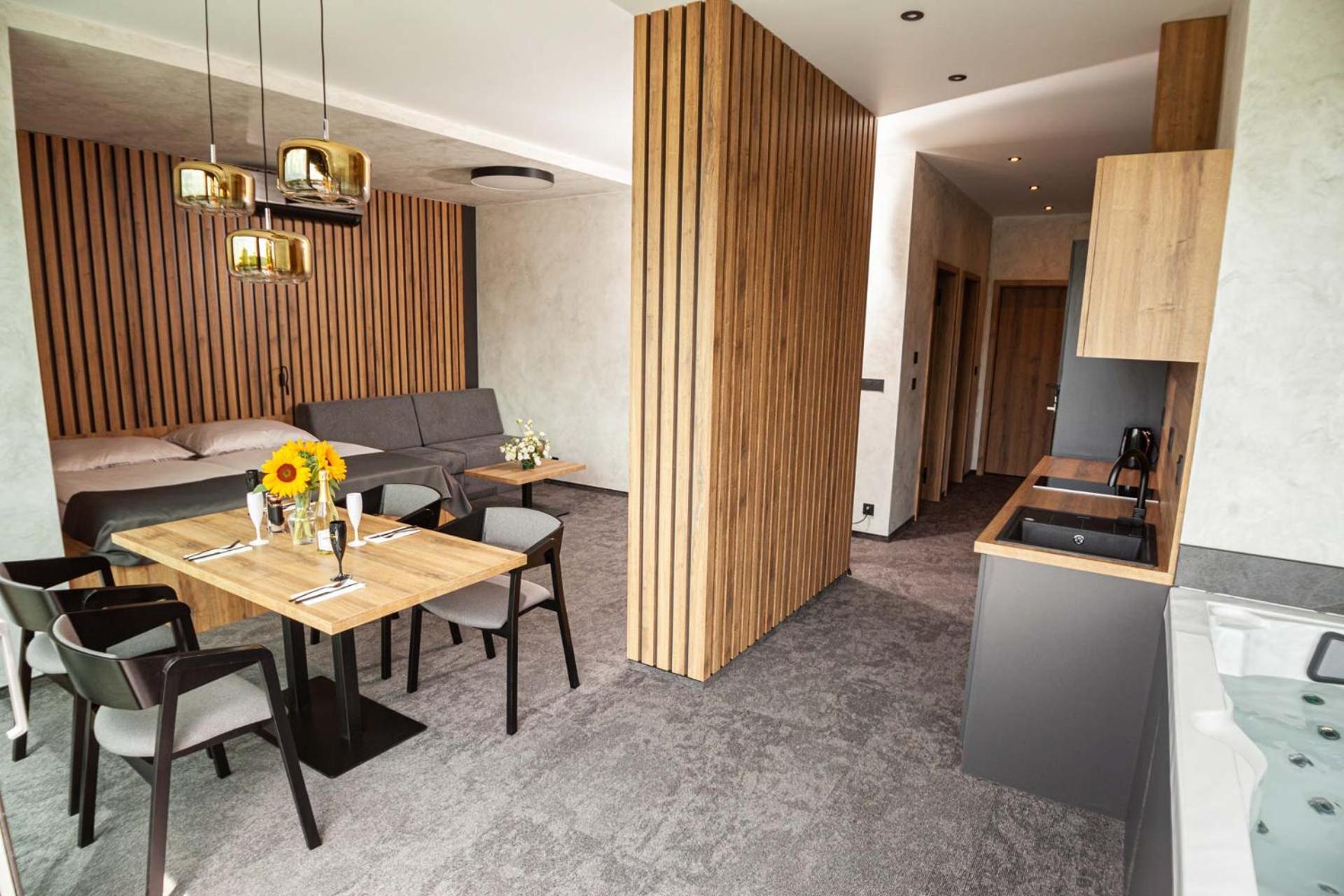Hotel Kras Йедовнице Екстериор снимка