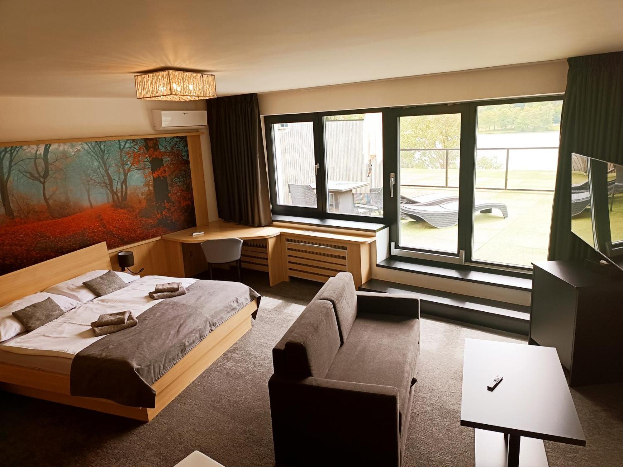 Hotel Kras Йедовнице Екстериор снимка