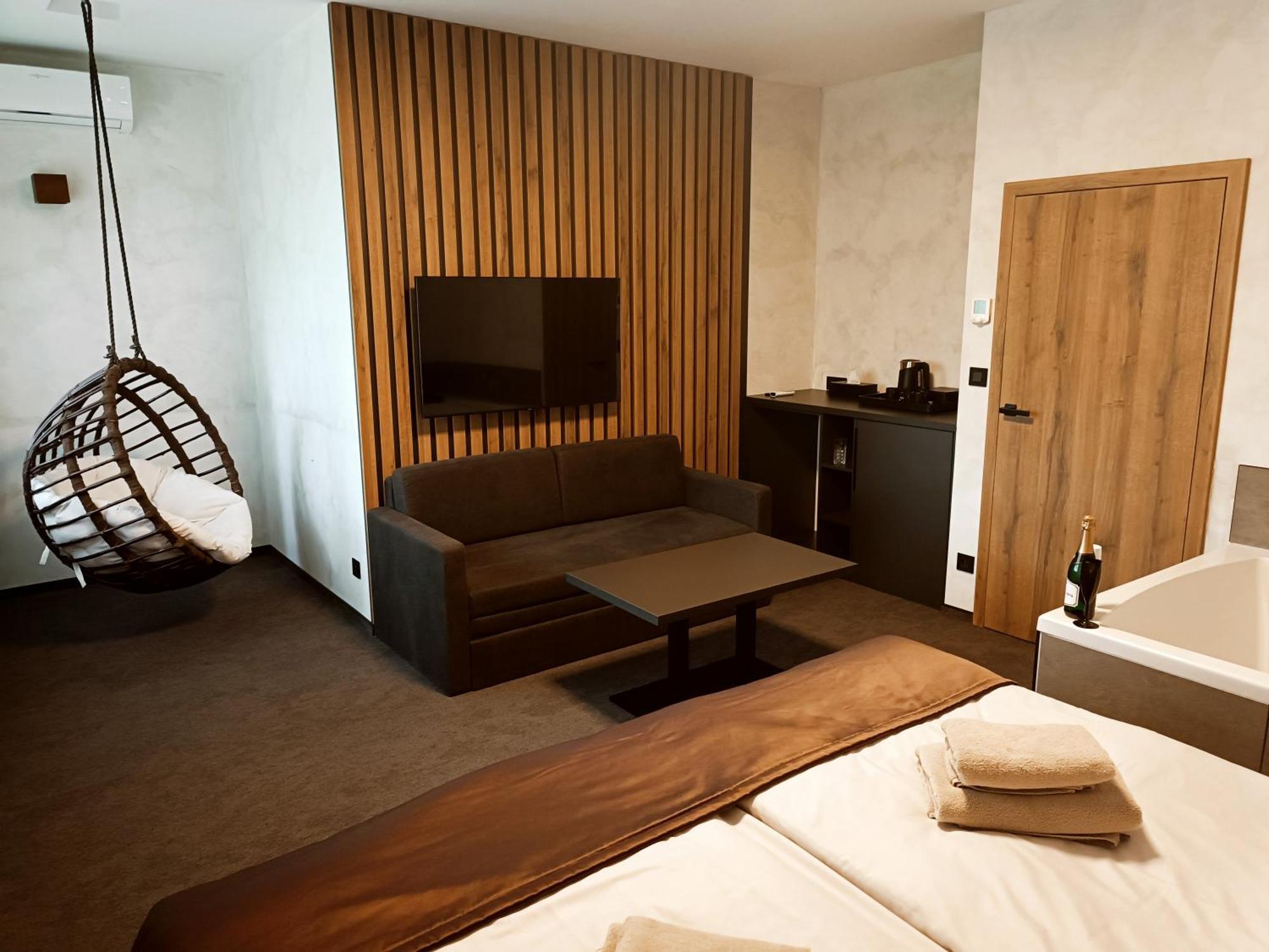 Hotel Kras Йедовнице Екстериор снимка